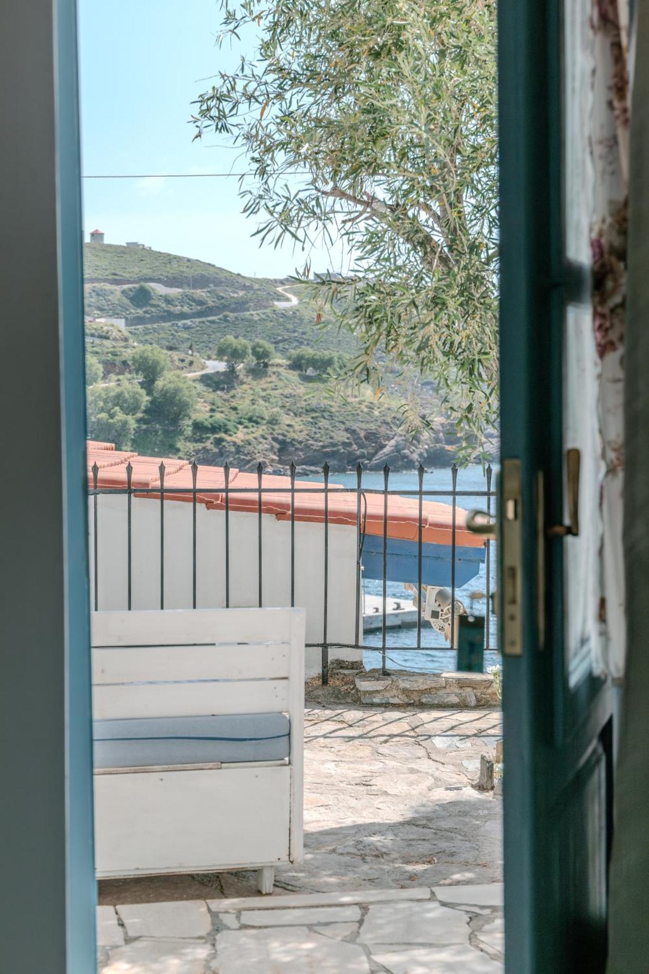 Patras Apartments Fourni Ikarias Bagian luar foto