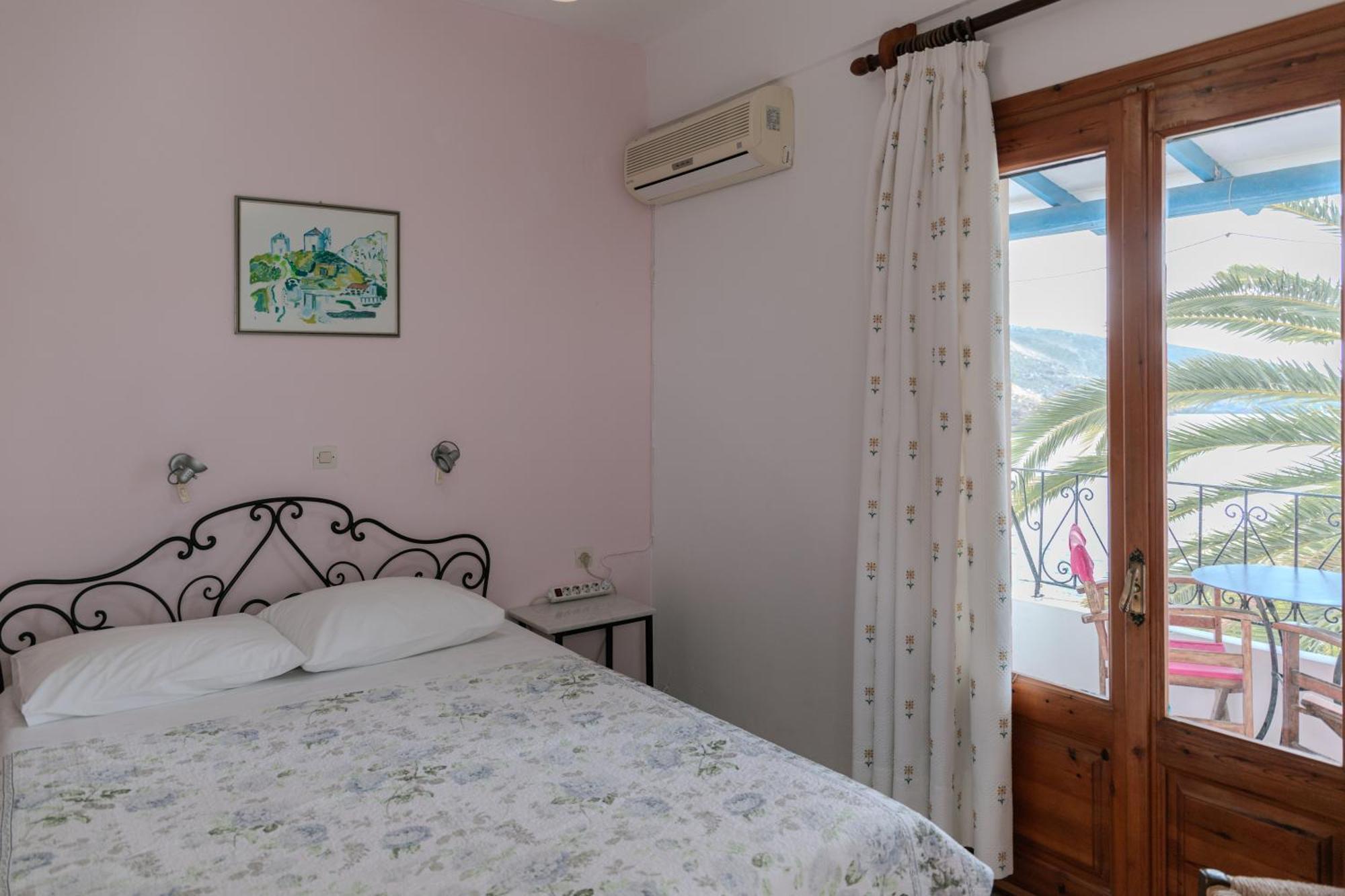 Patras Apartments Fourni Ikarias Bagian luar foto