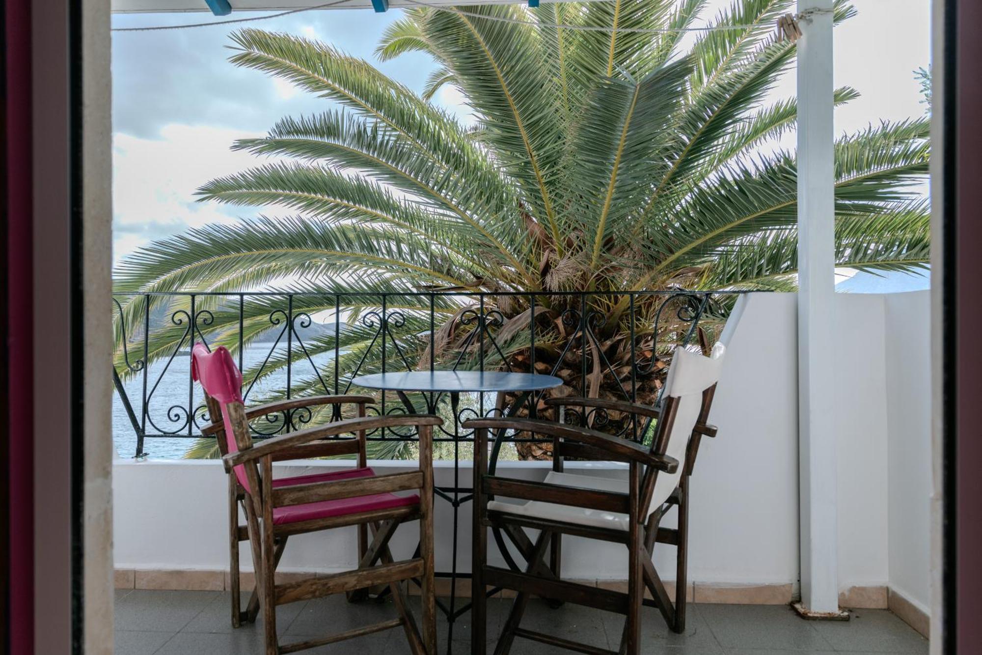 Patras Apartments Fourni Ikarias Bagian luar foto
