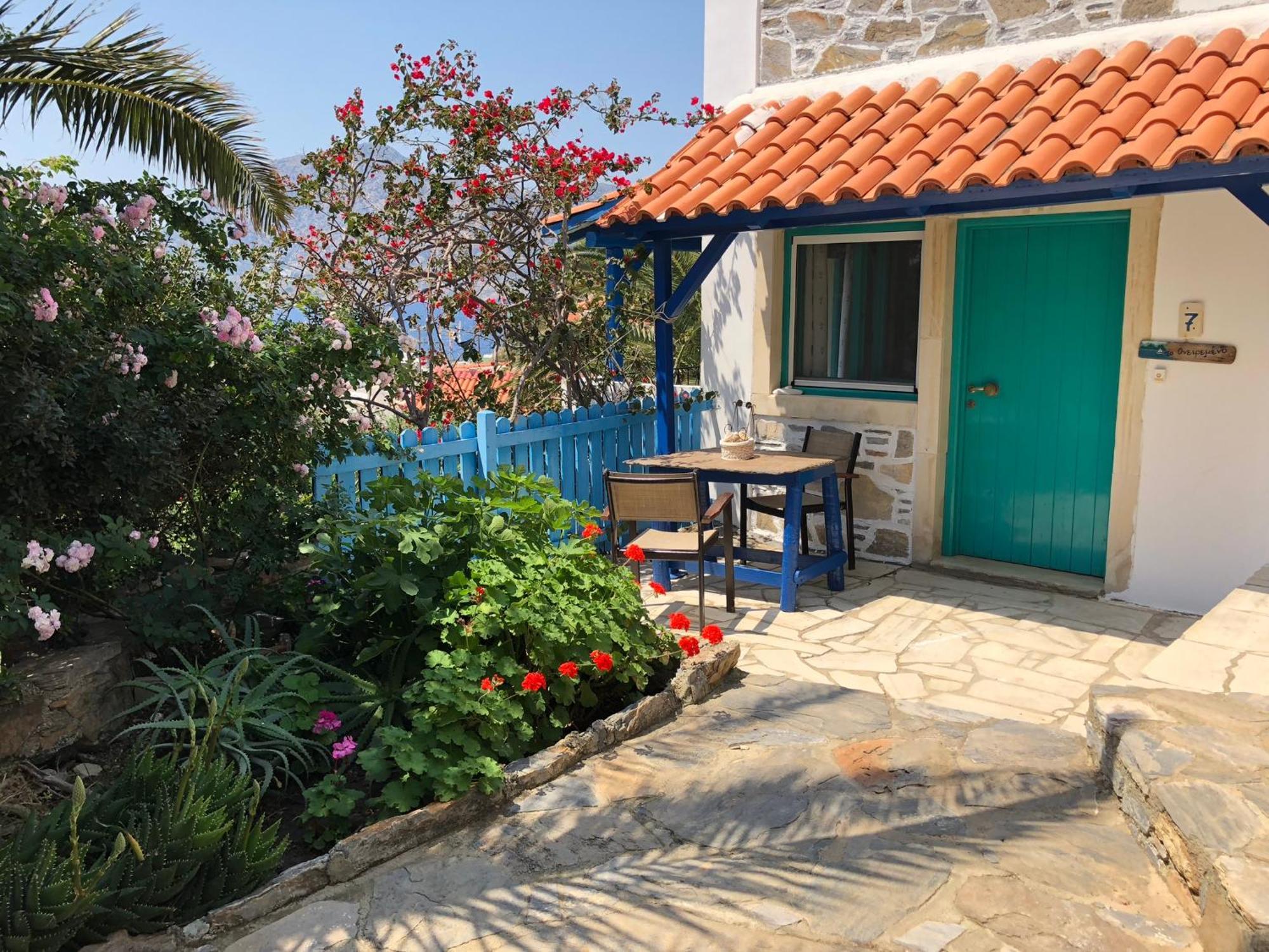Patras Apartments Fourni Ikarias Bagian luar foto