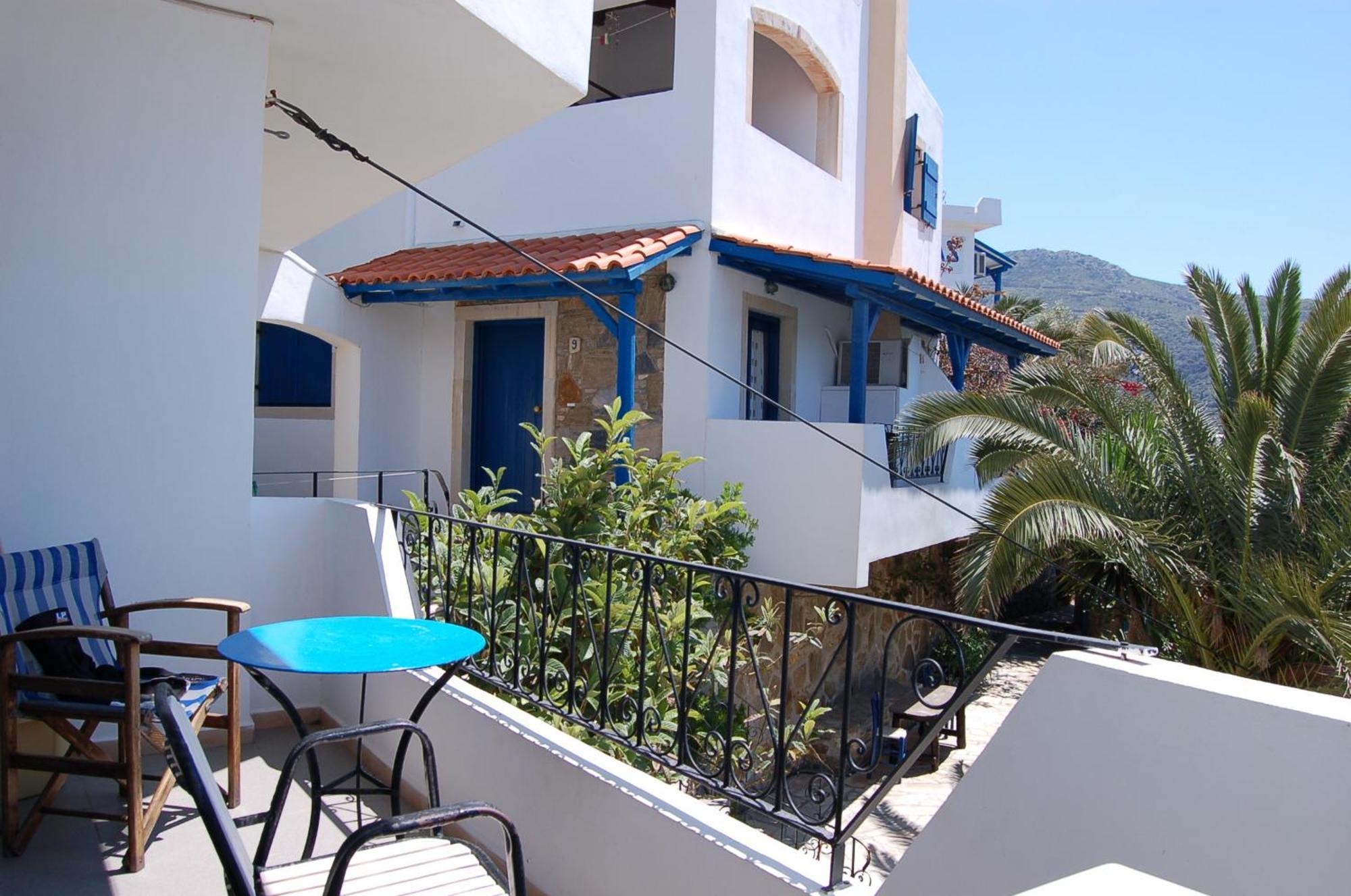 Patras Apartments Fourni Ikarias Bagian luar foto