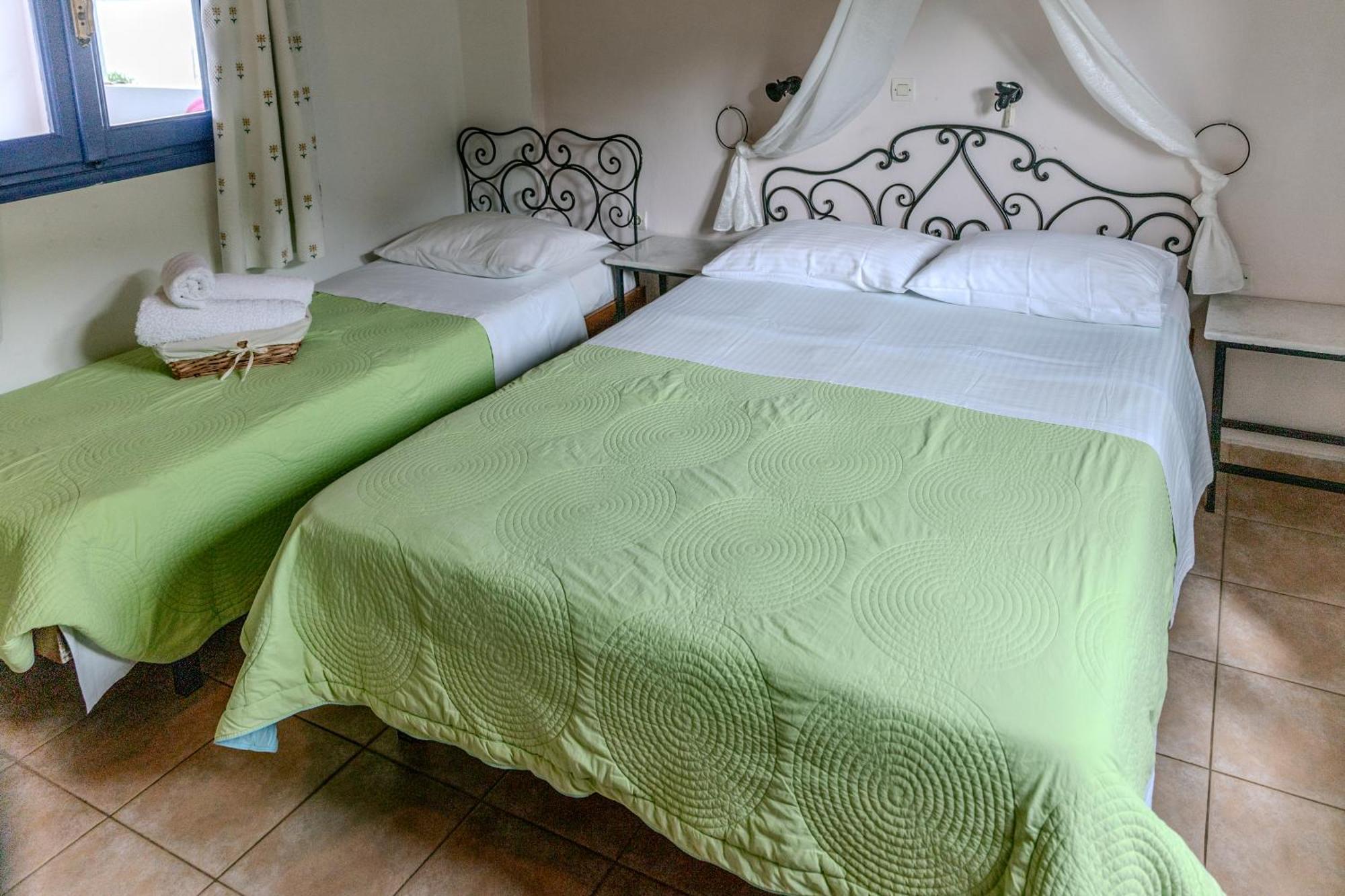 Patras Apartments Fourni Ikarias Bagian luar foto